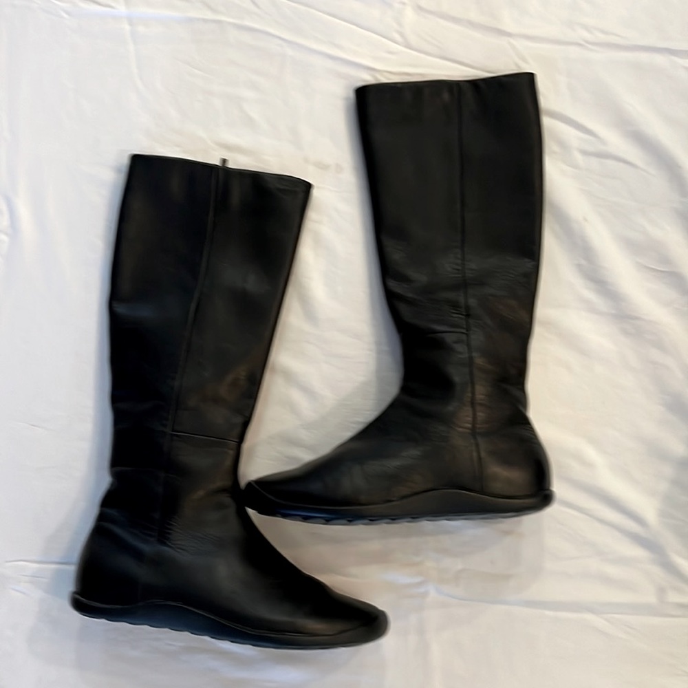 Tsubo Black Leather Boots Size 6.5
